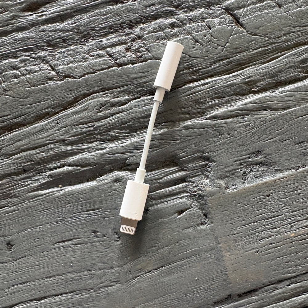 ❤️ Like 5 or 10 deal ❤️ Lightning to 3.5mm Headphone Adapter, Apple. 🍏